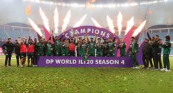dp world ilt20 season 4 champions desert vipers lift the trophy