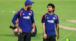 ishan kishan axar patel stump mic