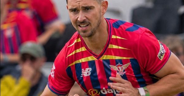josh tongue s double strike for manchester super giants rocks birmingham phoenix in the hundred