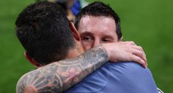 lionel scaloni hugs lionel messi as argentina beat england 2 1 to advance to fifa world cup 2026 final