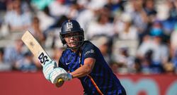 marizanne kapp smashes three consecutive sixes scores stunning 57 for london spirit against birmingham phoenix in the hundred