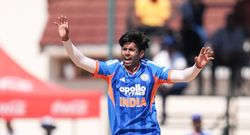 netizens react as india s young pace attack rattles zimbabwe in 1st t20i in harare