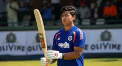 pure fearlessness x reacts to india s batting display in 2nd t20i vs zimbabwe