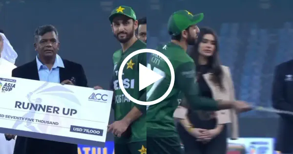 PAK skipper booed for throwing runners-up cheque